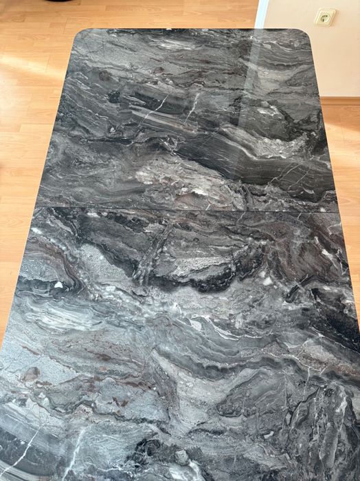 Стилна кухненска маса