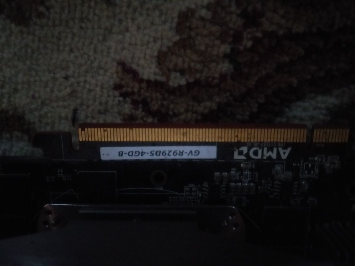 R9 290 4 g gddr5  с полосами.