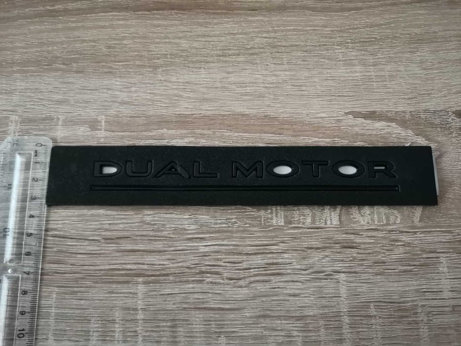 Tesla Dual Motor черен гланц надпис