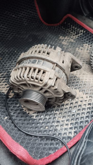 Продам генератор на Ниссан Максима А32