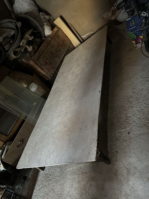 срочно продам большой стол в хорошем состоянии( дастархан)