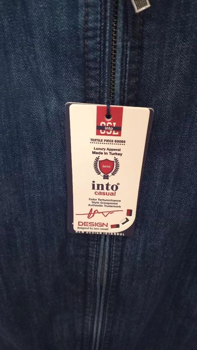 Джинсовая куртка бомбер.