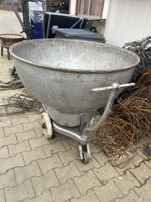 Bucatarie , malaxor ,cuptor,friptoza,frigidere,mese inox ,chiuvete