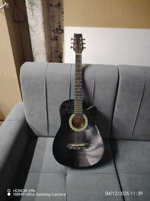 Гитара акустическая