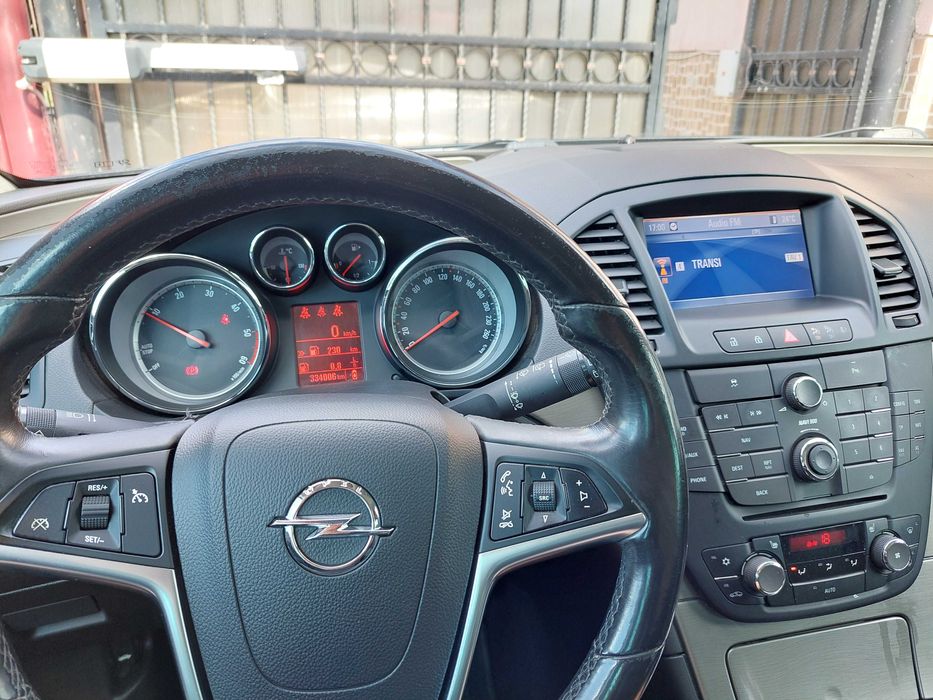 Vând Opel Insignia 2.0 CDTI Sports Tourer 2012