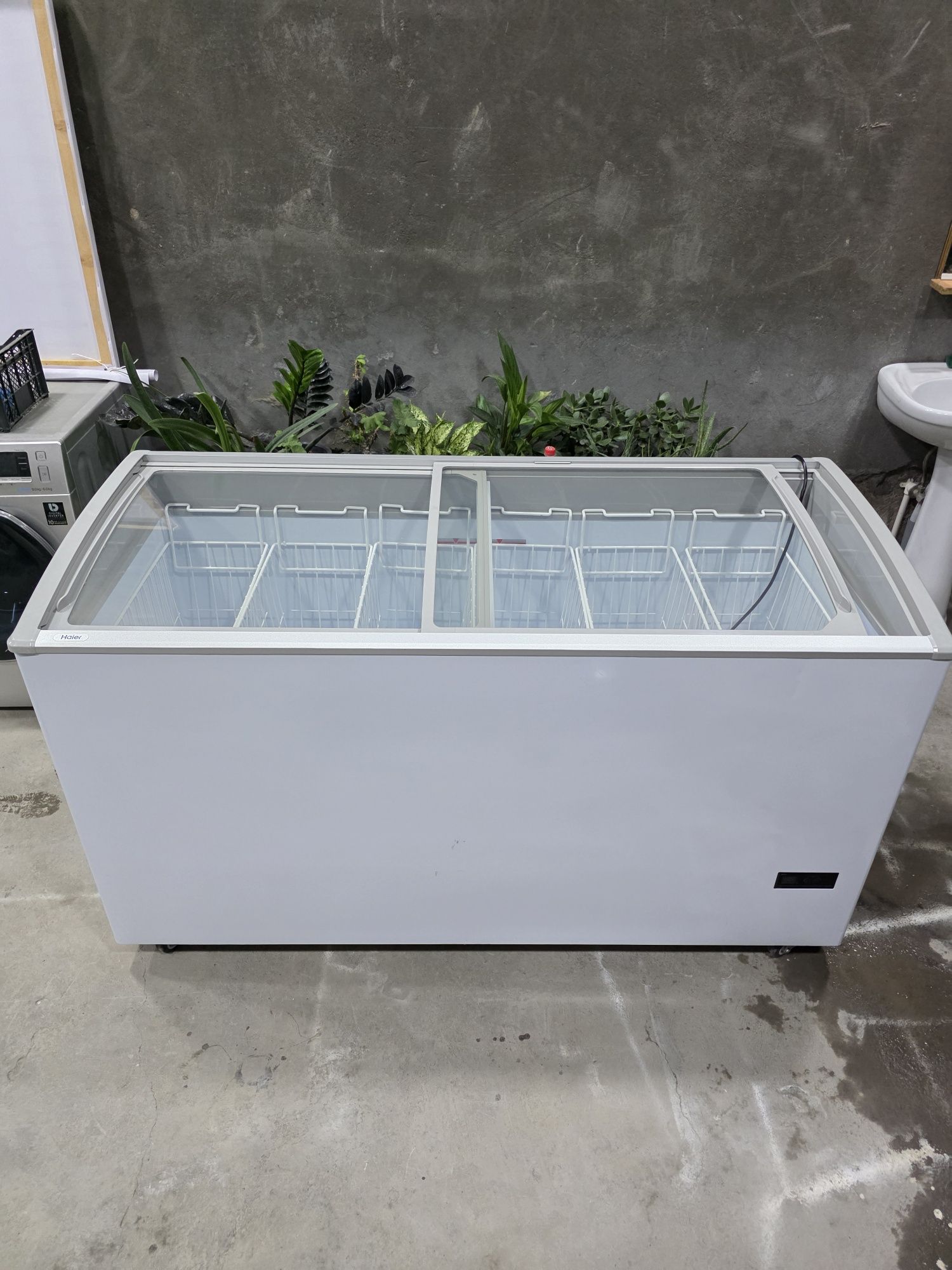 Продаётся морозильник Haier 513 litr