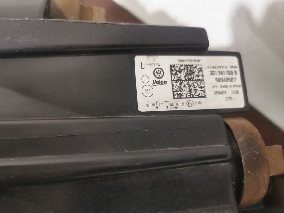 Far stânga vw pasat an 2015/2019