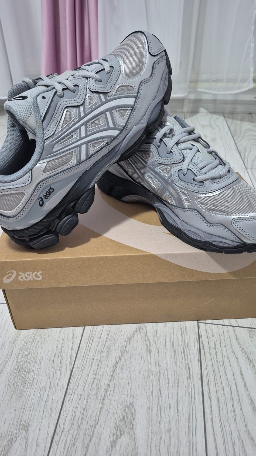 Adidași de la asics noi
