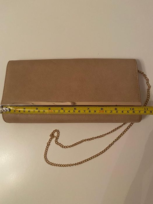 Дамска чанта  със златни елемент