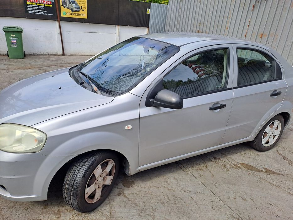 Mașina chevrolet avo an fabricație 2007 km 105600,