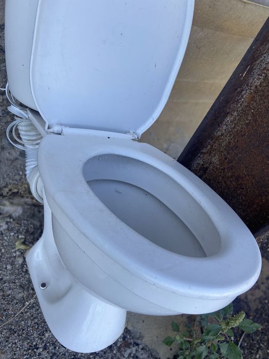 Продается унитаз в хорошем рабочем сосстянии