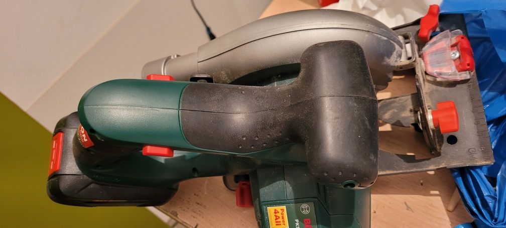 Bosch 18v  incarcator