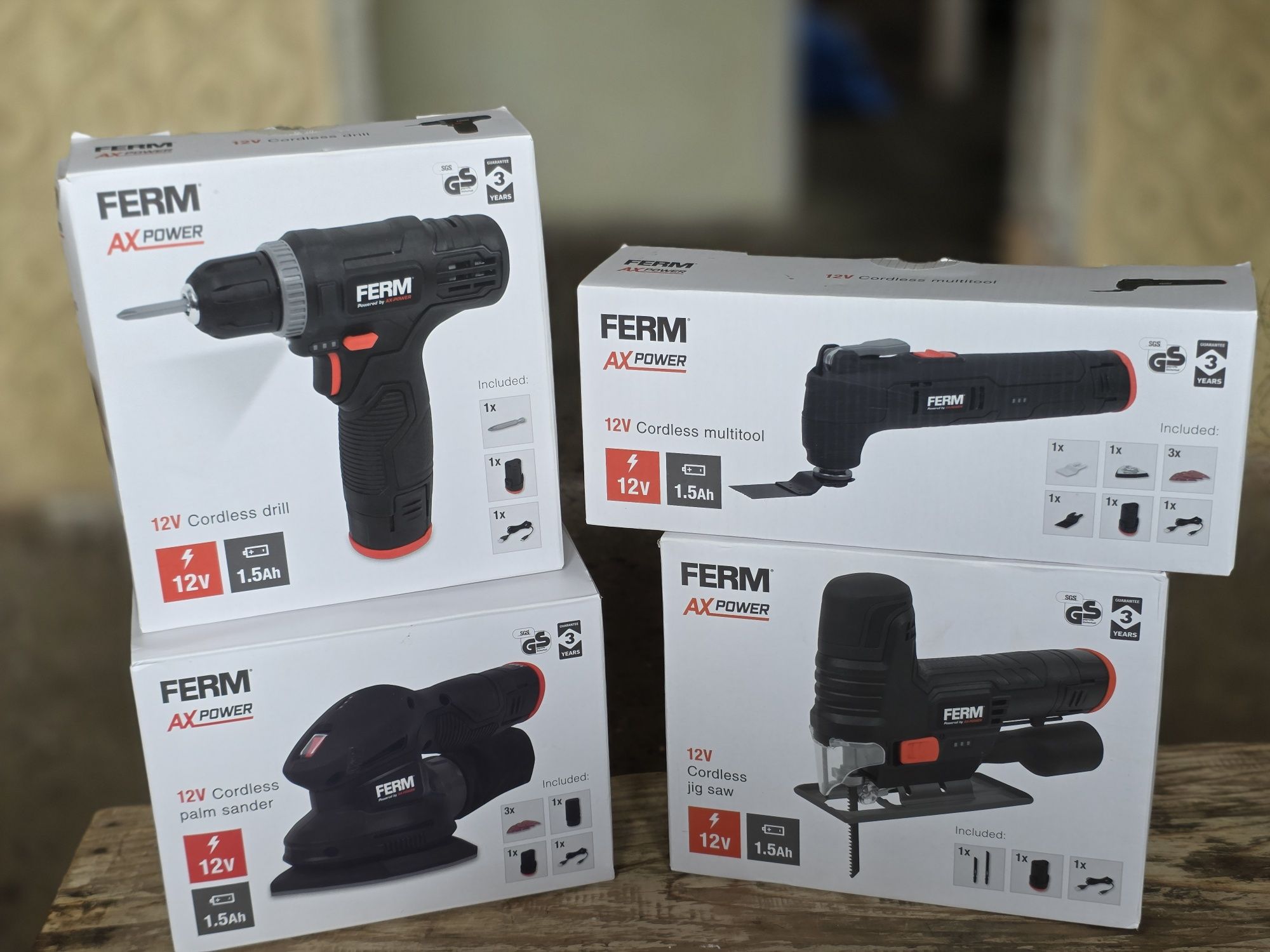 OFERTA! Set 4 scule noi + acumulatori si încărcători FERM 12V 1.5 Ah