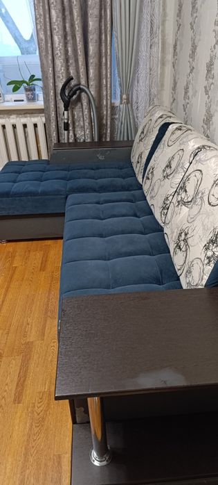 Диван угловой продам