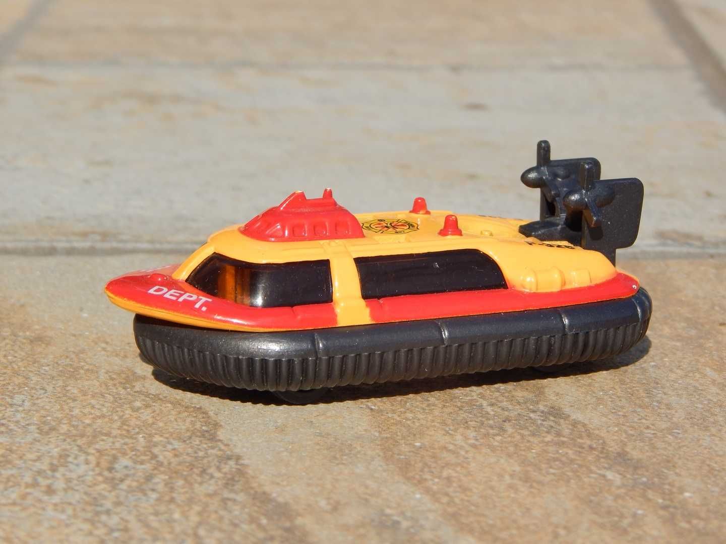 Macheta metalica barca perne de aer hovercraft pompieri sc 1:72