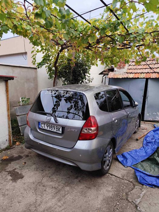 Продава Хонда Джаз (удар)