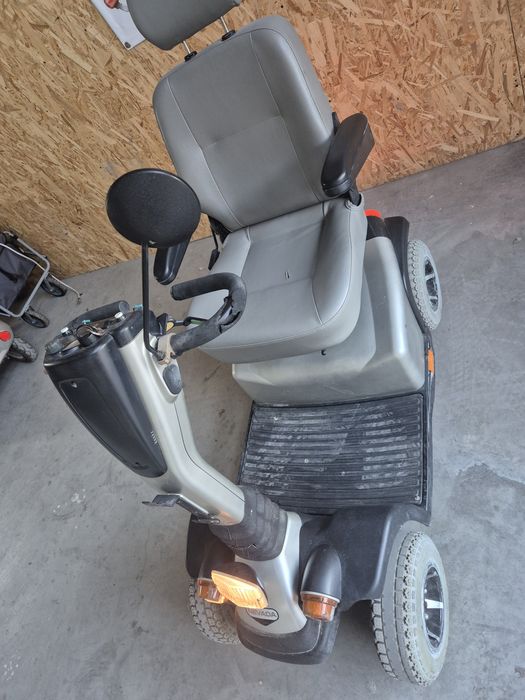 Cărucior scuter electric