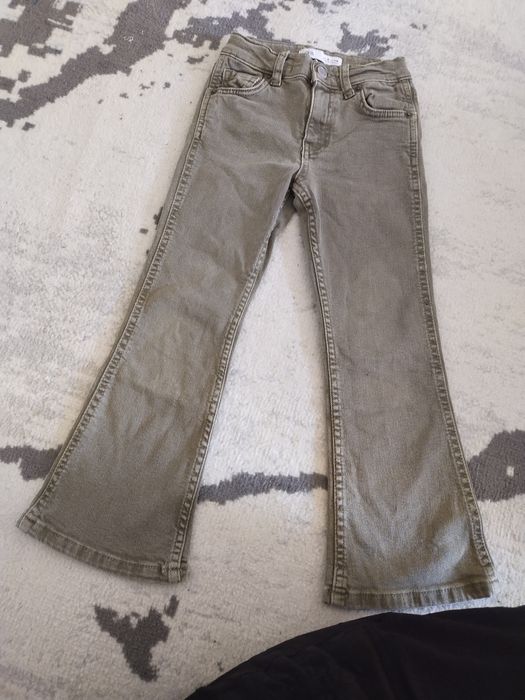 Брюкчалар сотилади .