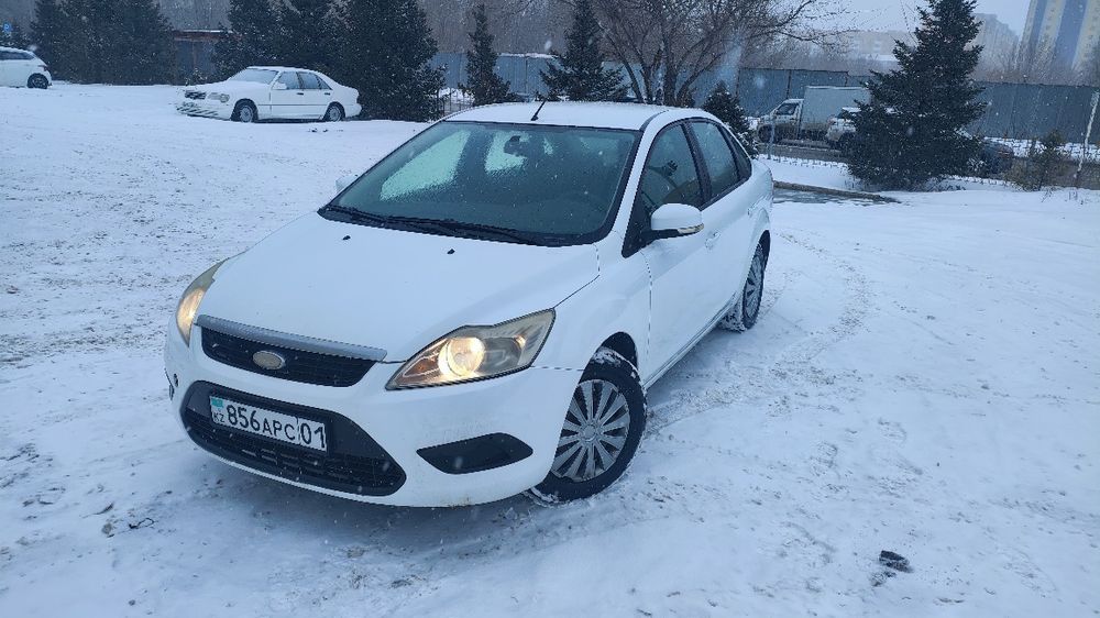Ford Focus 2011 седан