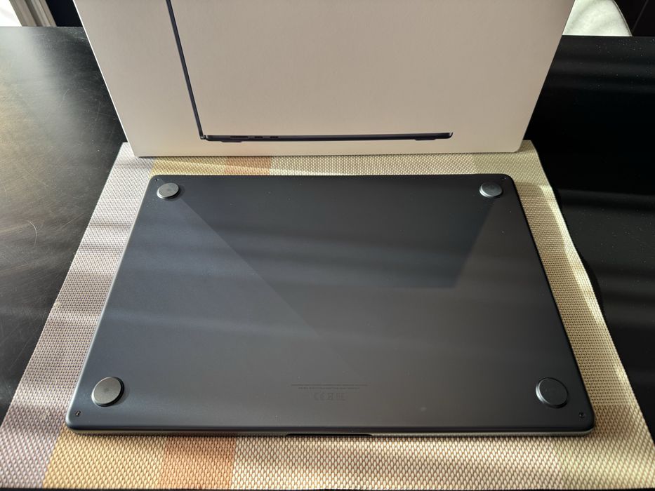 MacBook Air 15” M3 – Midnight – 16 GB RAM / 512 GB SSD – CA NOU