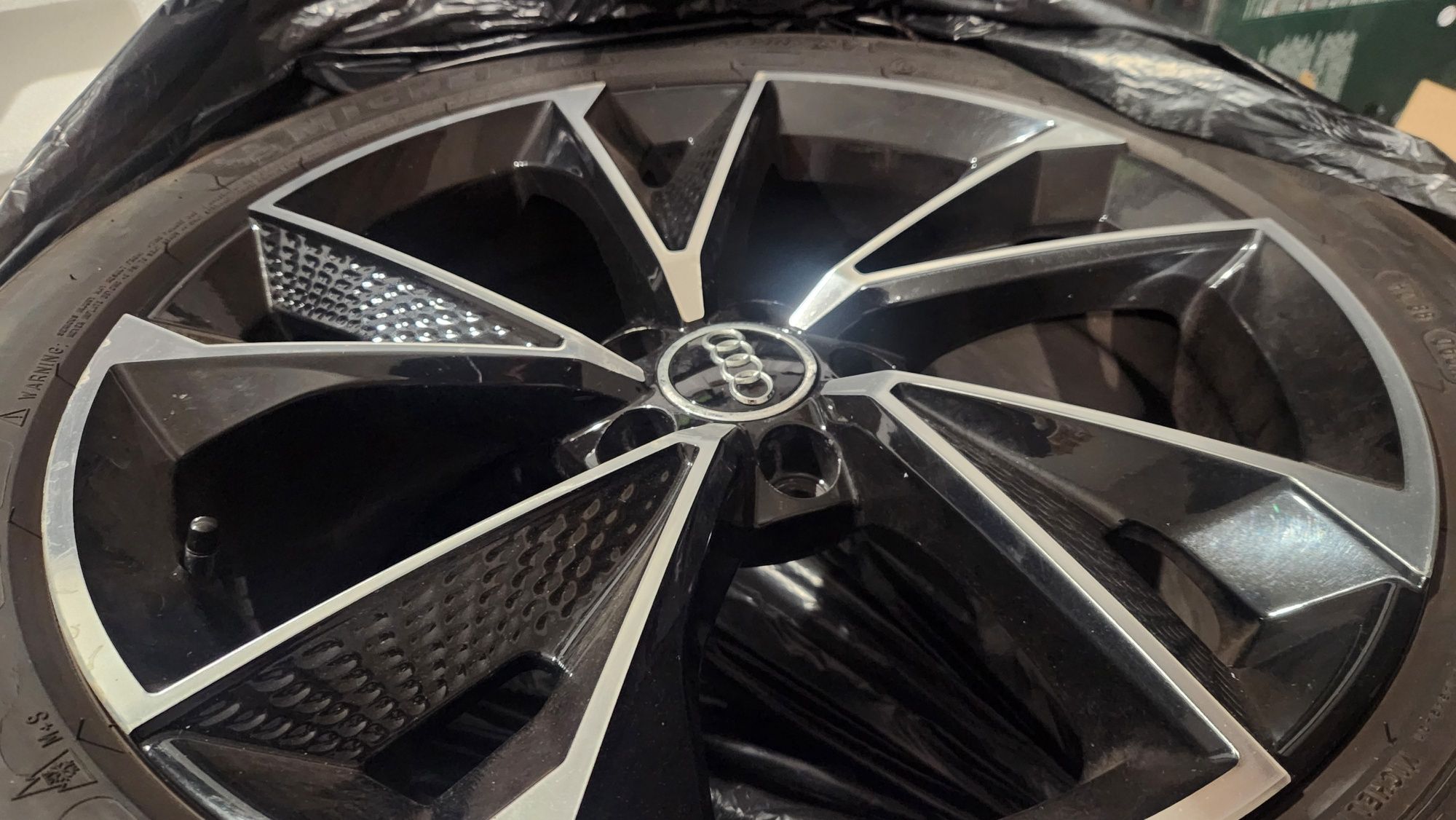 Комплект Джанти за Ауди с runflat гуми Michelin зимни 245/40/18*