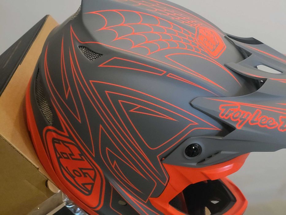 casca Troy Lee Designs D3 Spider Stripe - marime M. 56-57cm - Noua
