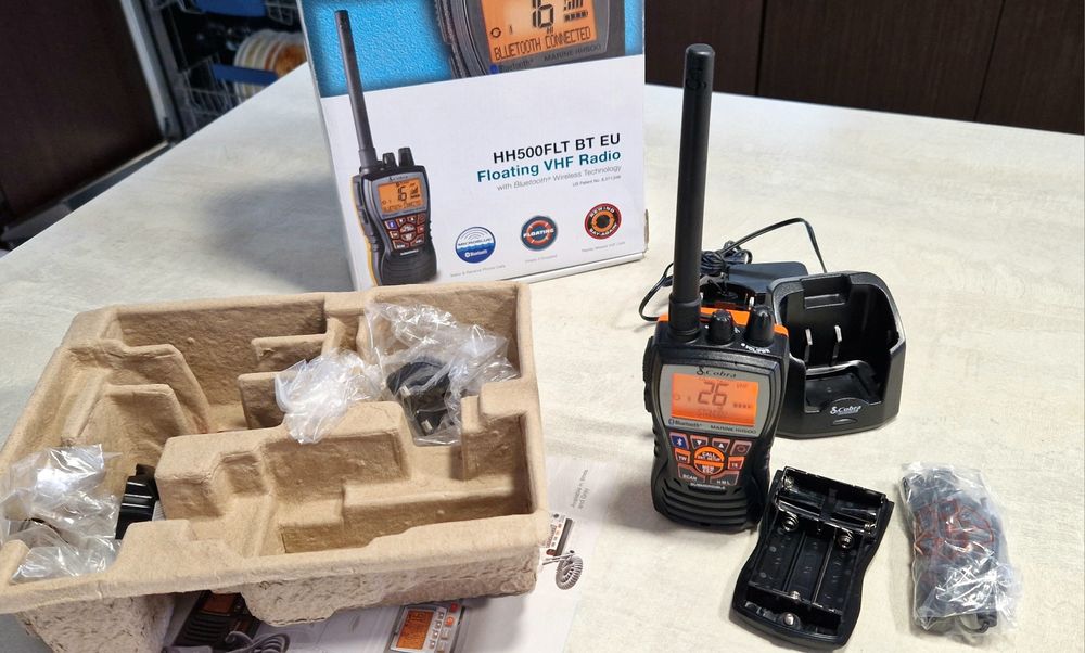 VHF Cobra Marine HH500 FTL BT морска радиостанция