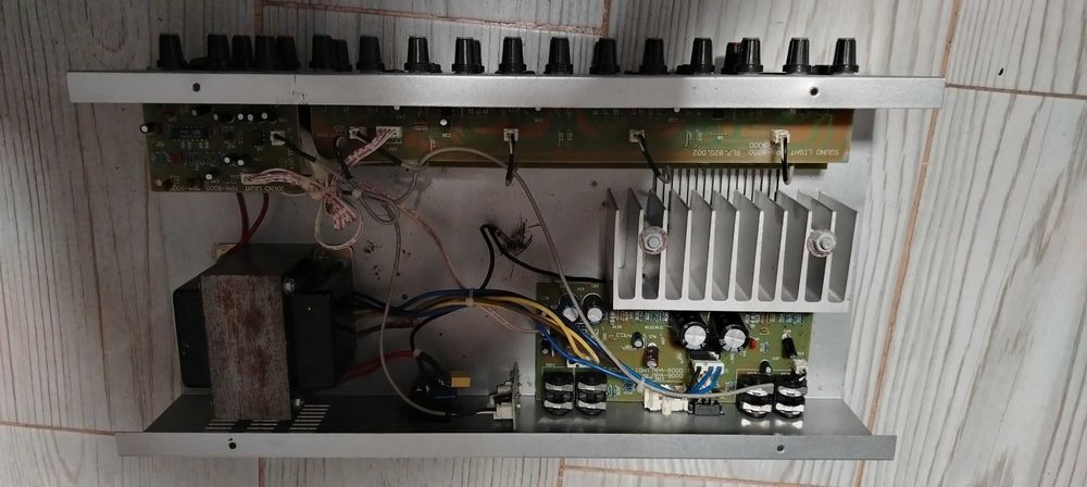 Amplificator mixer 2x100w