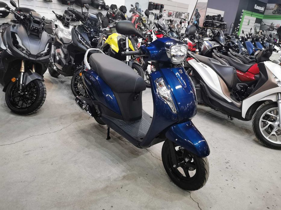 Suzuki Adress 125 nou -se conduce cu B125- Suzuki Constanta