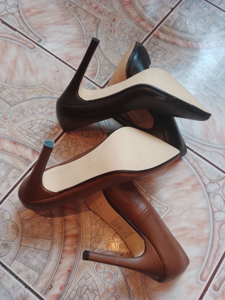 Pantofi eleganți.