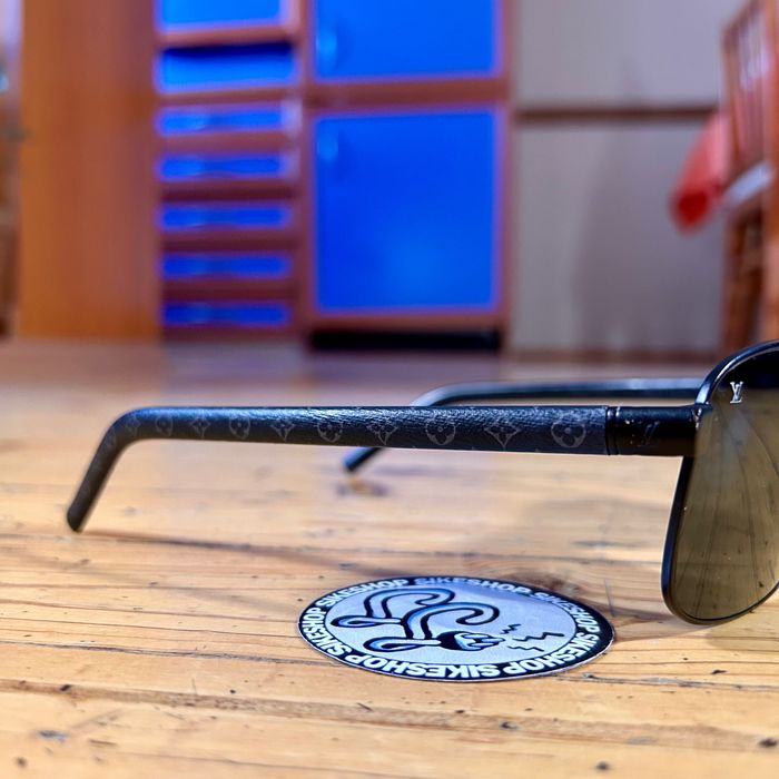 Louis Vuitton Aviator Sunglasses Z1110E