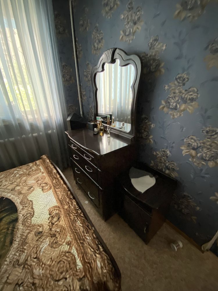 Продам гарнитур срочно