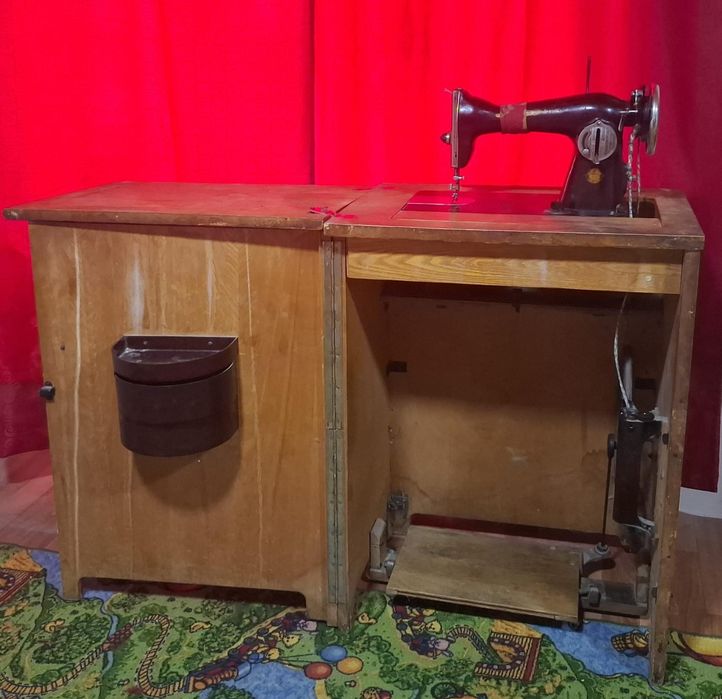 Швейная машина ножной