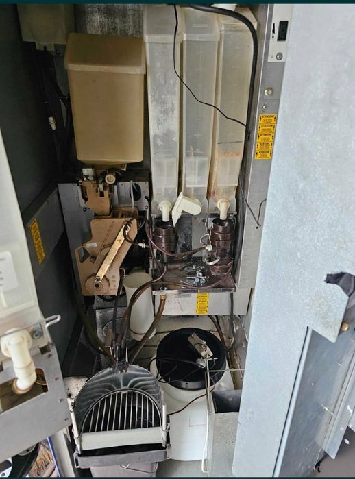 Продавам 2 броя вендинг кафе машини Венеция ЛХ