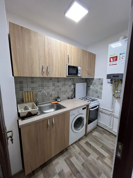 Închiriez garsoniera