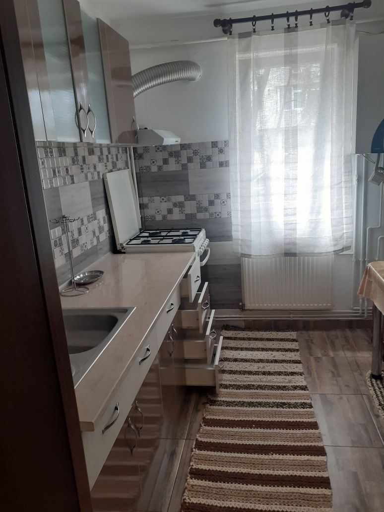 Inchiriez apartament in Mizil