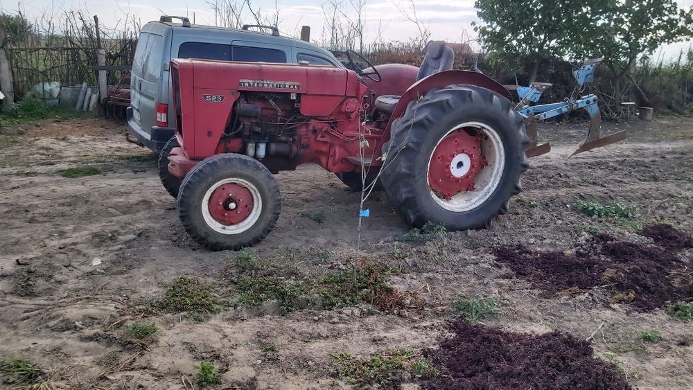 Vind tractor casee internațional de 55cai