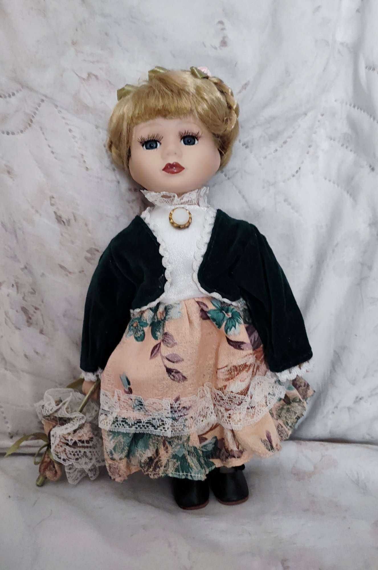 Порцеланова кукла На стойка от Франция