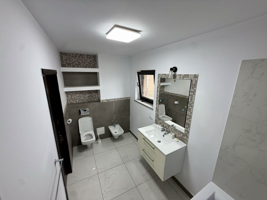 Inchiriez apartament cu 3 camere, complex ANOTIMPURI