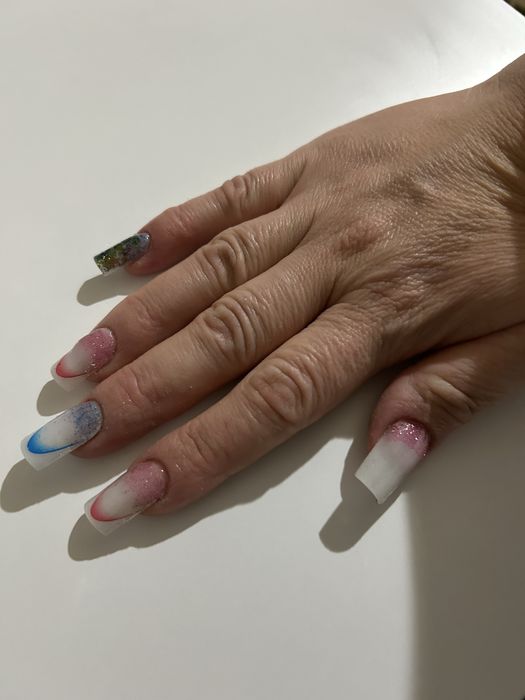 Aplic unghii cu gel  pretul porneste de la 80 lei