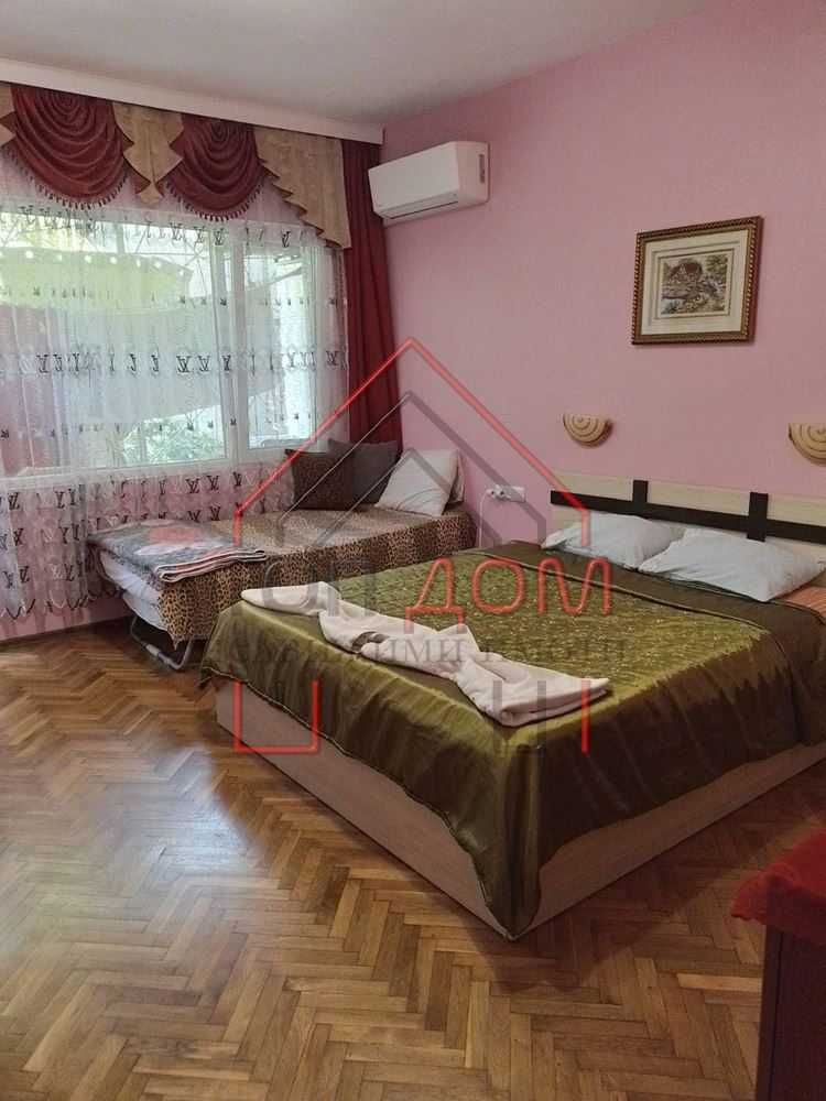 Тристаен! Център! Първи етаж! Свободен от 15.08! Код 66776