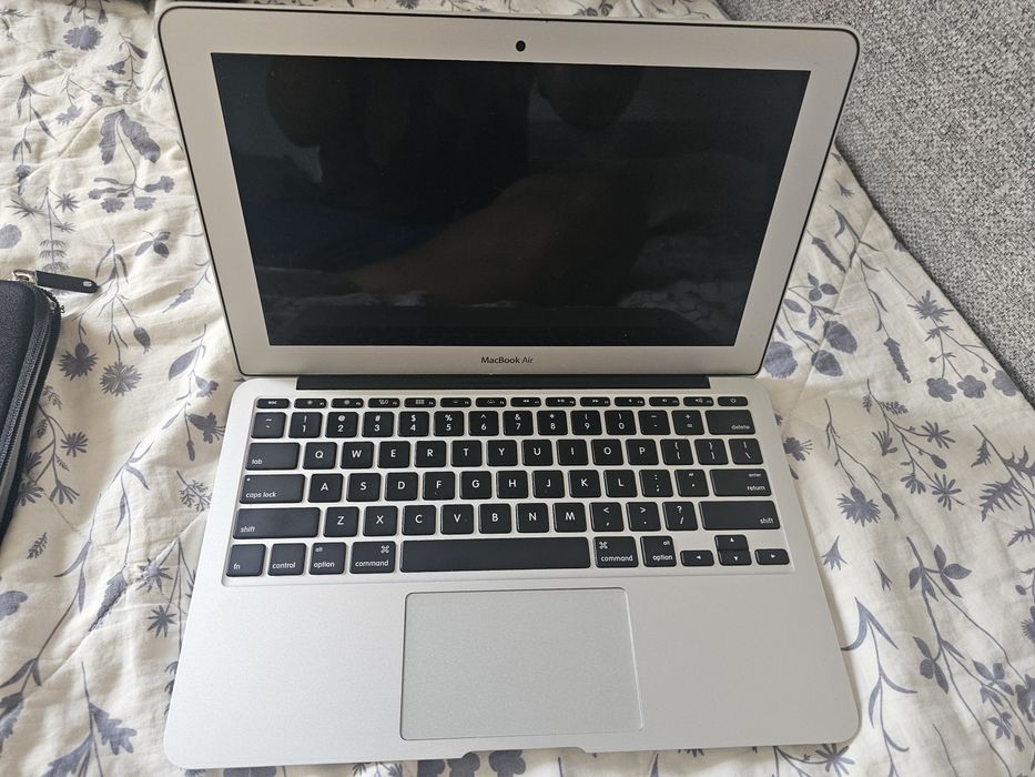 Продам MacBook  a1465