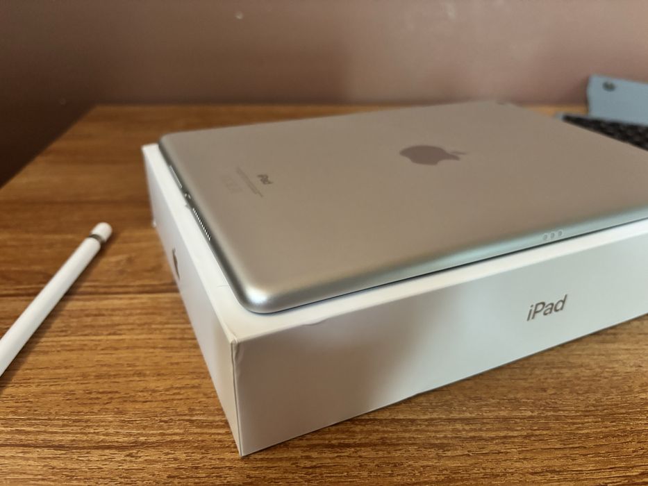 ПОДАРЪК клавиатура, калъф и Apple Pencil! iPad 9 (2021) 10,9“ Wi-Fi