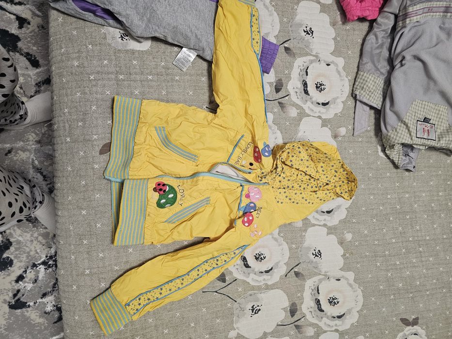 Ветровки,куртки,плащи для девочки