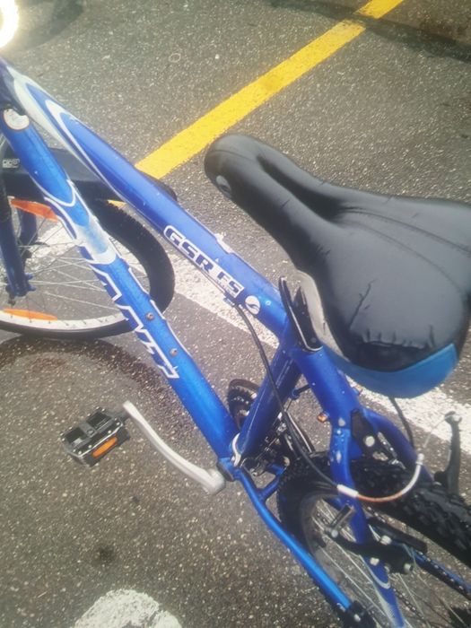 Bicicleta de  aluminiu  cu roti pe 26  giant