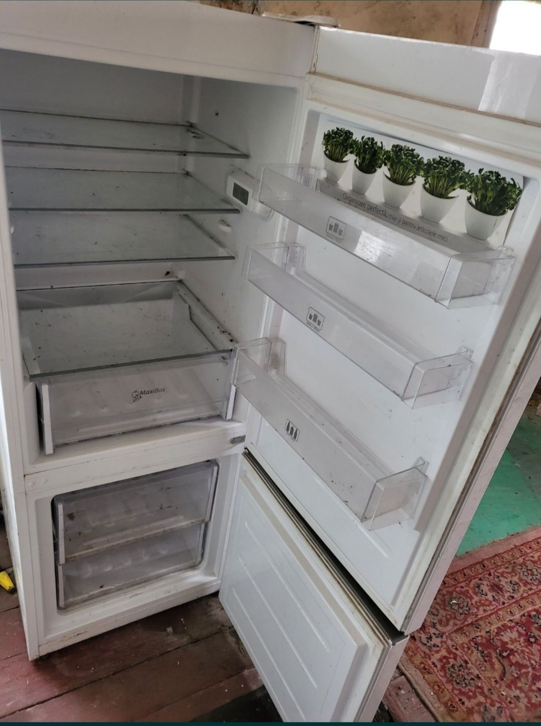 Combină frigorifică 6th Whilpool cu congelator