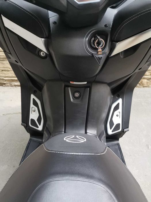 Yamaha X-max 250R MOMO DESIGN