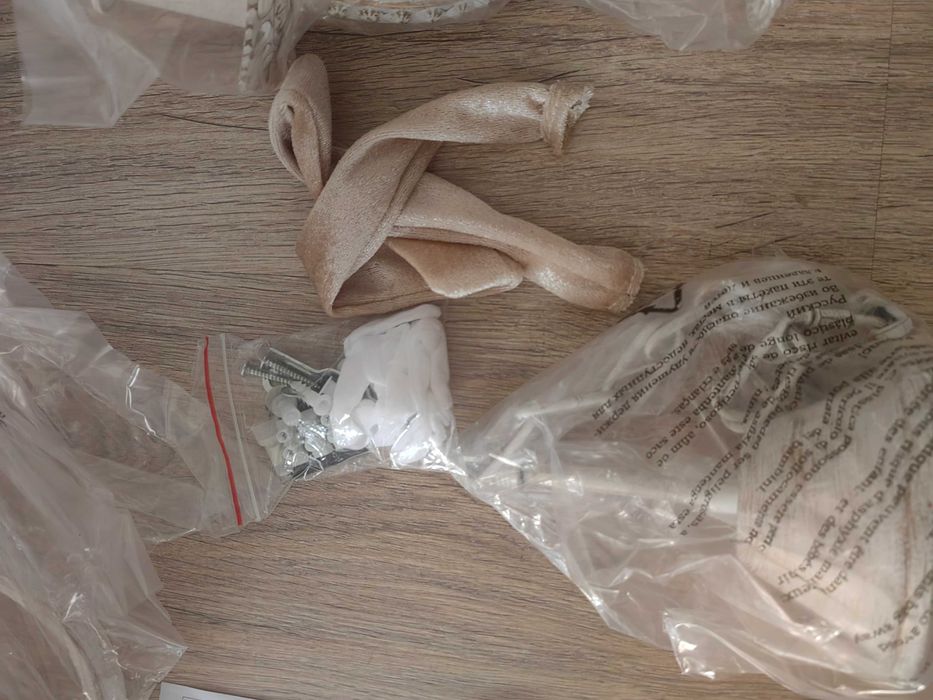 Продам Люстру новая для спальни или кухни.