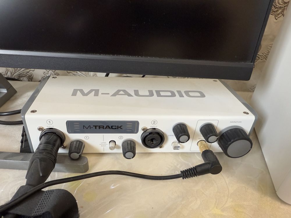 Tayyor studia sotiladi. B2, m-audio, edifier mr4, samsun carbon61 midi