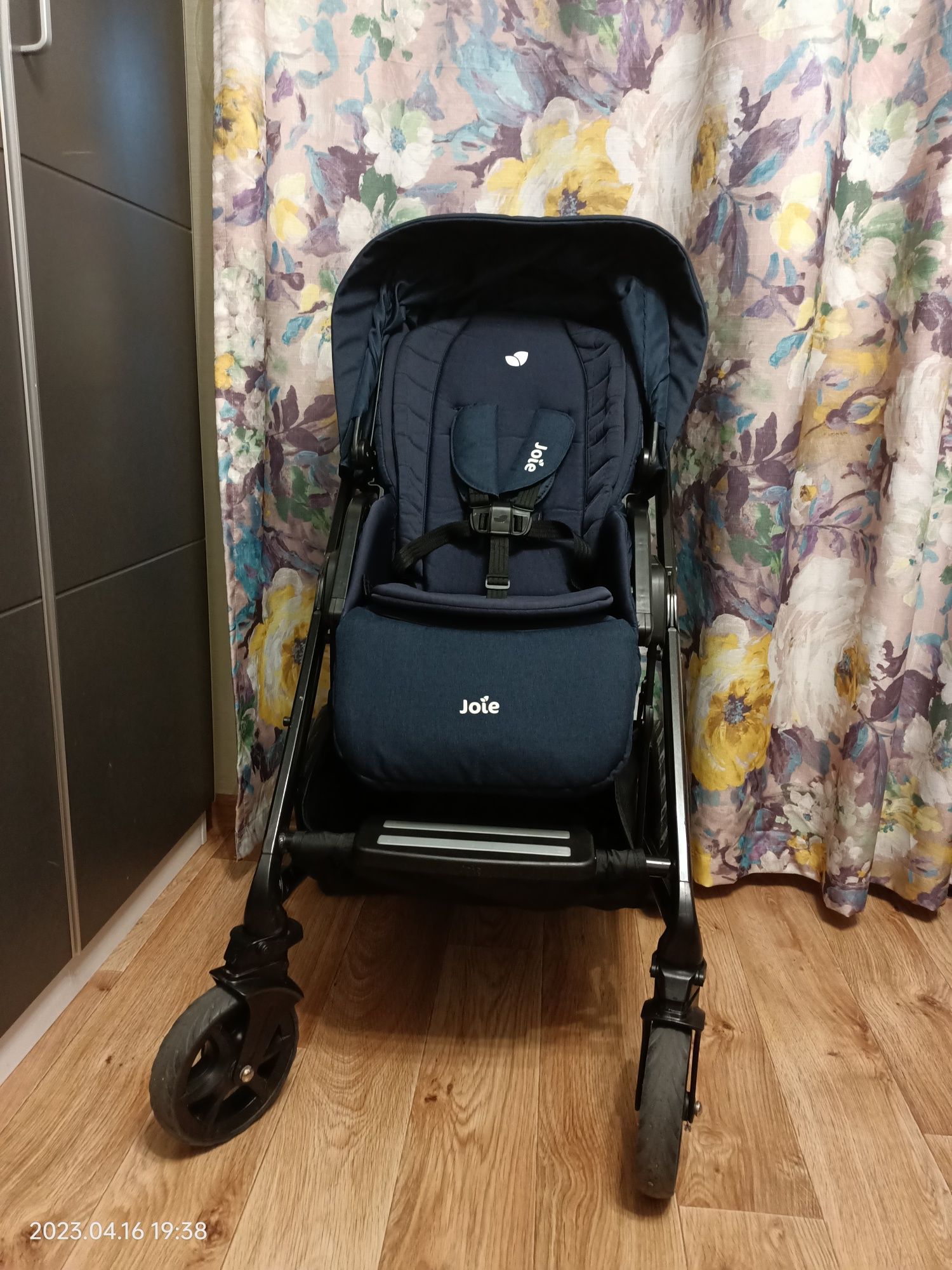 Прогулочная коляска Joie Chrome DLX